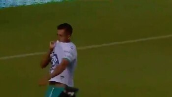 Elías Hernández besó el escudo