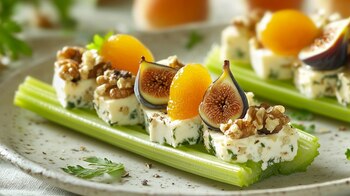 Pedazos de apio cubiertos con