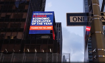La campaña de la Cámara de Comercio de Florida sostiene que las políticas fiscales y socialistas de Nueva York empujan empresas, riqueza y familias hacia Florida (Captura Fox News)