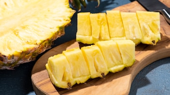 De reforzar las defensas a estimular la digestión: los beneficios de comer piña para la salud