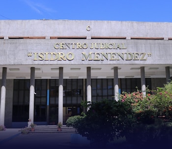 Fachada del Centro Judicial “Isidro Menéndez”, donde se celebró la audiencia contra los acusados de administración fraudulenta./(Centros Judiciales El Salvador)