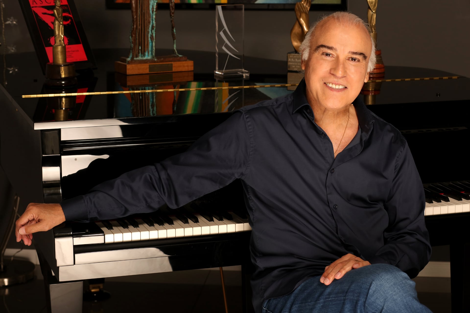 Su amor era el piano, pero por cuestiones monetarias abrazó primero a la guitarra