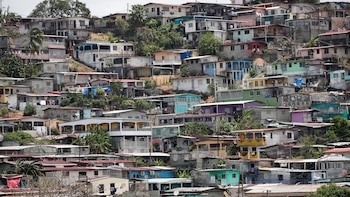 En Panamá 83 mil personas dejaron el umbral de la pobreza entre 2022 y 2025, afirma un informe gubernamental