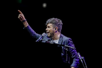 El cantante y compositor Pablo López durante un concierto en el Wizink Center de Madrid. (Ricardo Rubio / Europa Press)
