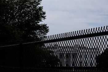 Bill Clinton fechou a Avenida Pensilvânia em 1995 e transformou-a numa via de pedestres (REUTERS/Carlos Barria).
