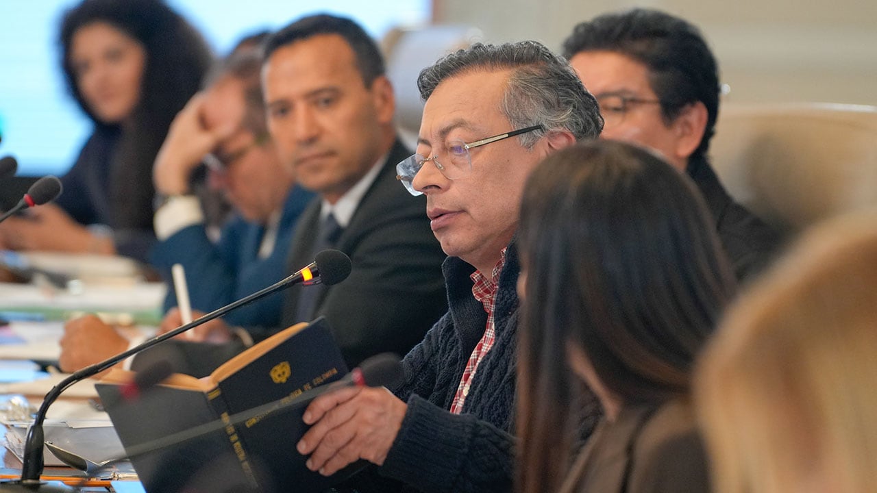 El mandatario defendió sus facultades constitucionales, cuestionó decisiones judiciales que frenaron medidas del Gobierno y aseguró que la Superintendencia Financiera deberá tomar acciones frente al manejo de los recursos de los trabajadores - crédito Andrea Puentes/Presidencia