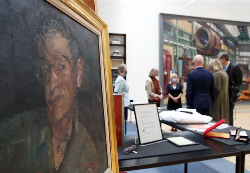 En octubre de 2016, durante la inauguración del Centro Leverhulme en Cambridge, Hawking advirtió que una inteligencia artificial avanzada podría ser lo mejor o lo peor para la humanidad. REUTERS/Paul Childs