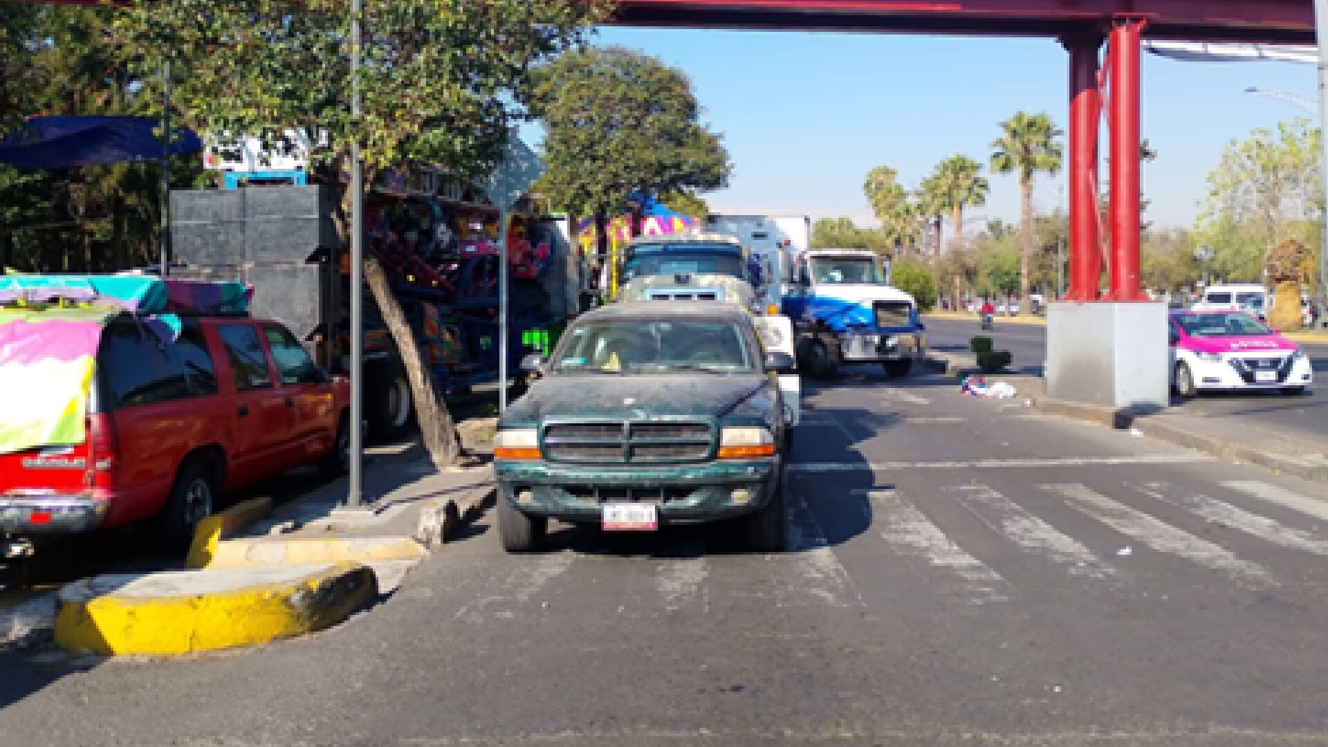 Cierre de lateral de Fray Servando Teresa de Mier (@OVIALCDMX/X)