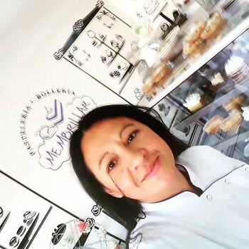 Analía abrió su local en