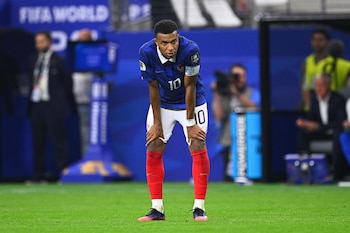 Mbappé tras el pitazo final que decretó la eliminación de Francia (Reuters)