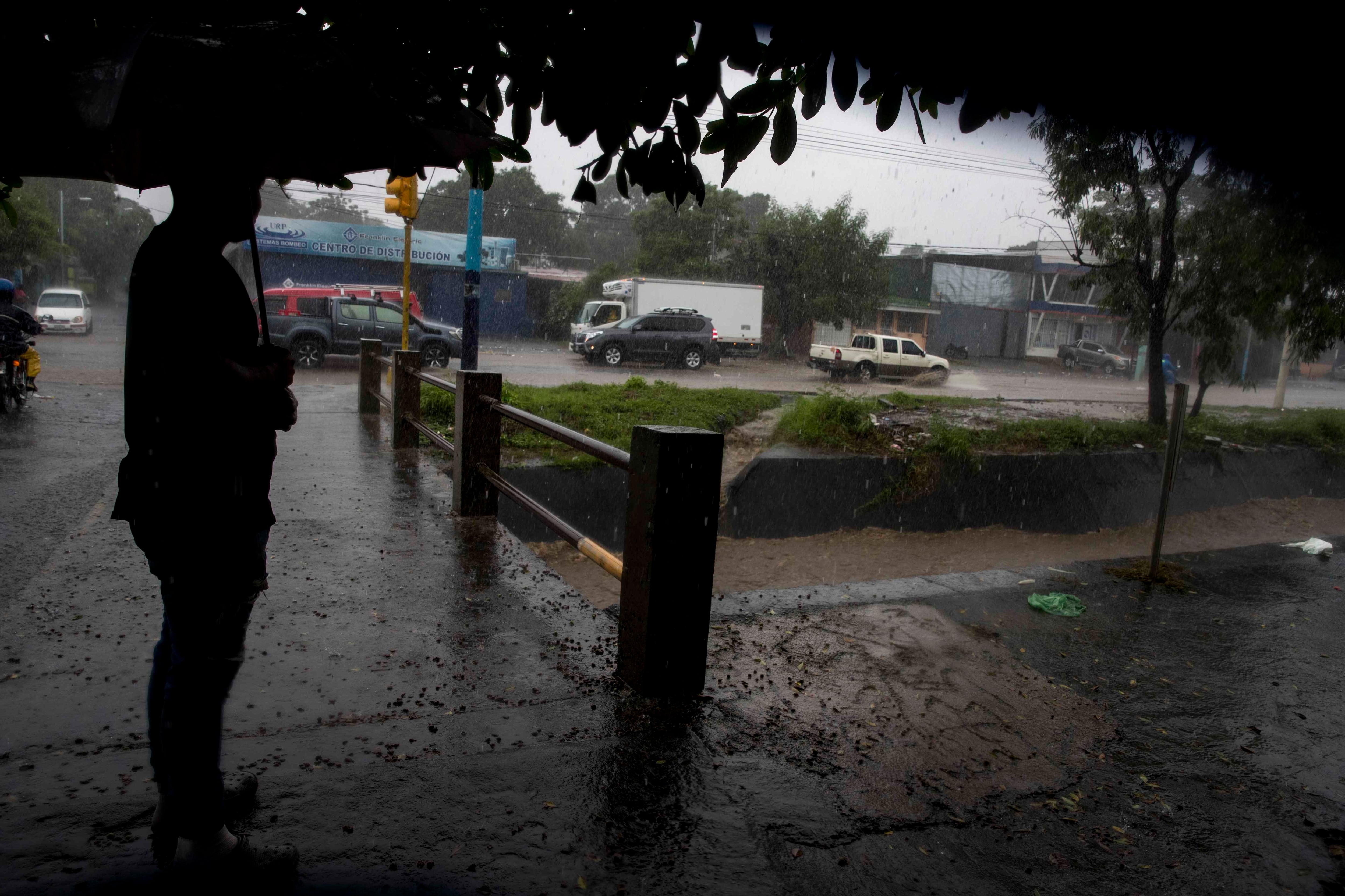 Las familias en zonas vulnerables deben identificar rutas de evacuación y preparar documentos personales para casos de emergencia.