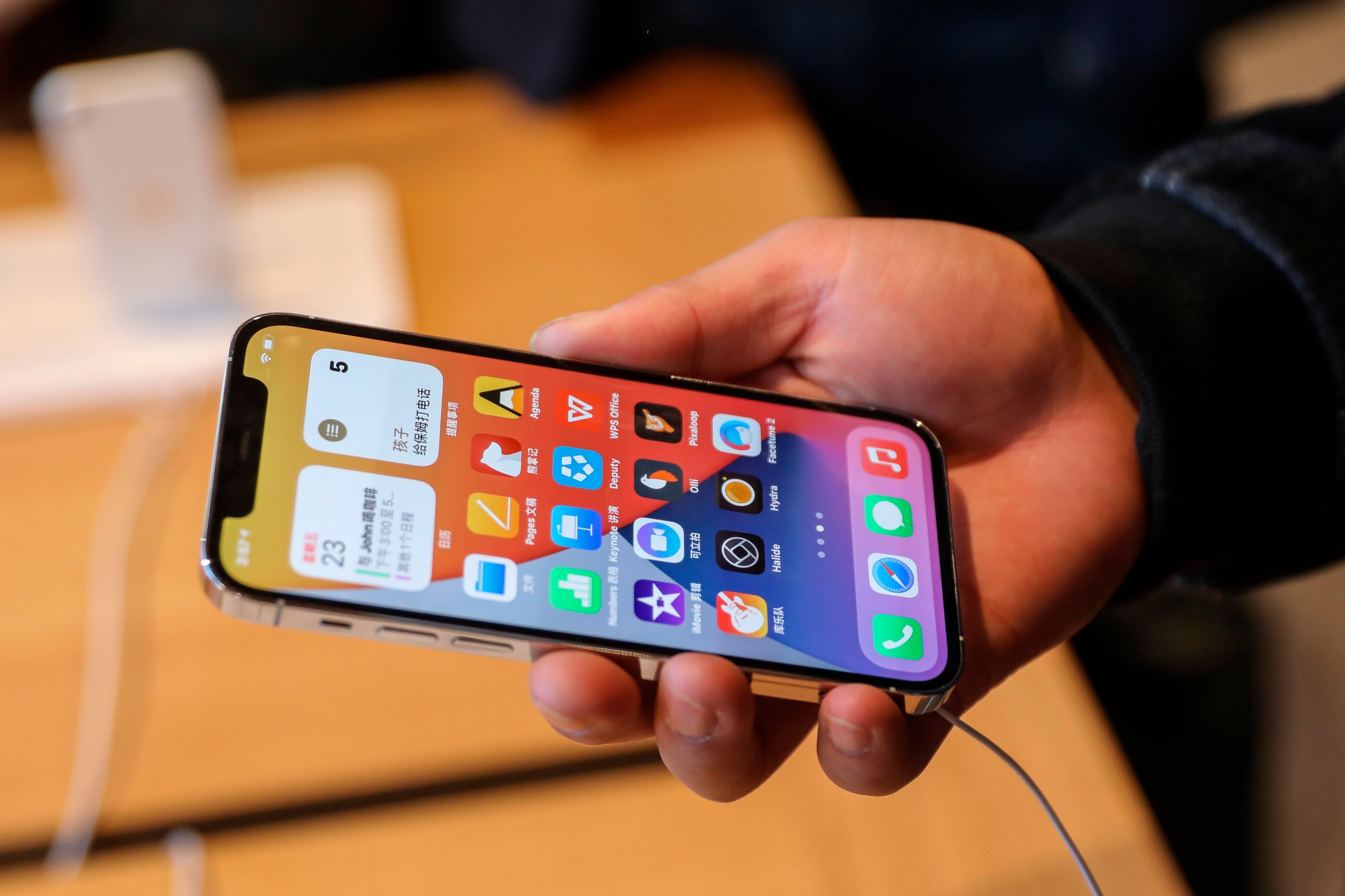 Los cambios se realizan desde la interfaz nativa del iPhone sin instalar virus. (Foto: EFE/EPA/WU HONG/Archivo)
