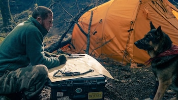 Todo lo que sabemos sobre la película que presentará Brad Pitt en el Festival de San Sebastián: un thriller de supervivencia extrema y de amistad con un perro