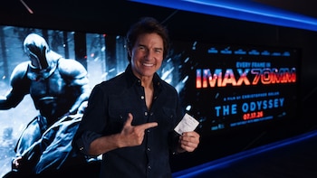 Tom Cruise se lleva a todos los empleados de un cine a una proyección privada de ‘La Odisea’ después de llegar tarde a un preestreno