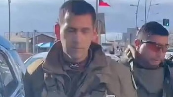 Un dentista chileno se hizo pasar por policía y empezó a dirigir el tráfico: quedó libre bajo fianza de USD 2.000