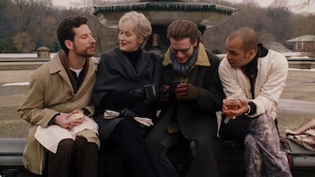 Protagonizada por Meryl Streep, dirigida por una leyenda de Hollywood y basada en una obra ganadora del Pulitzer: la miniserie de HBO que no te puedes perder