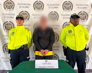 El sujeto habría agredido sexualmente a una menor en el colegio donde ejercía como docente - crédito Policía Nacional
