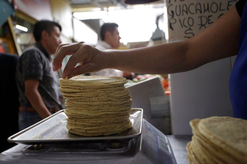 El Pleno de la Suprema Corte subraya que las disposiciones validadas detallan la responsabilidad solidaria en acuerdos monopólicos en la venta de tortillas. REUTERS/Daniel Becerril