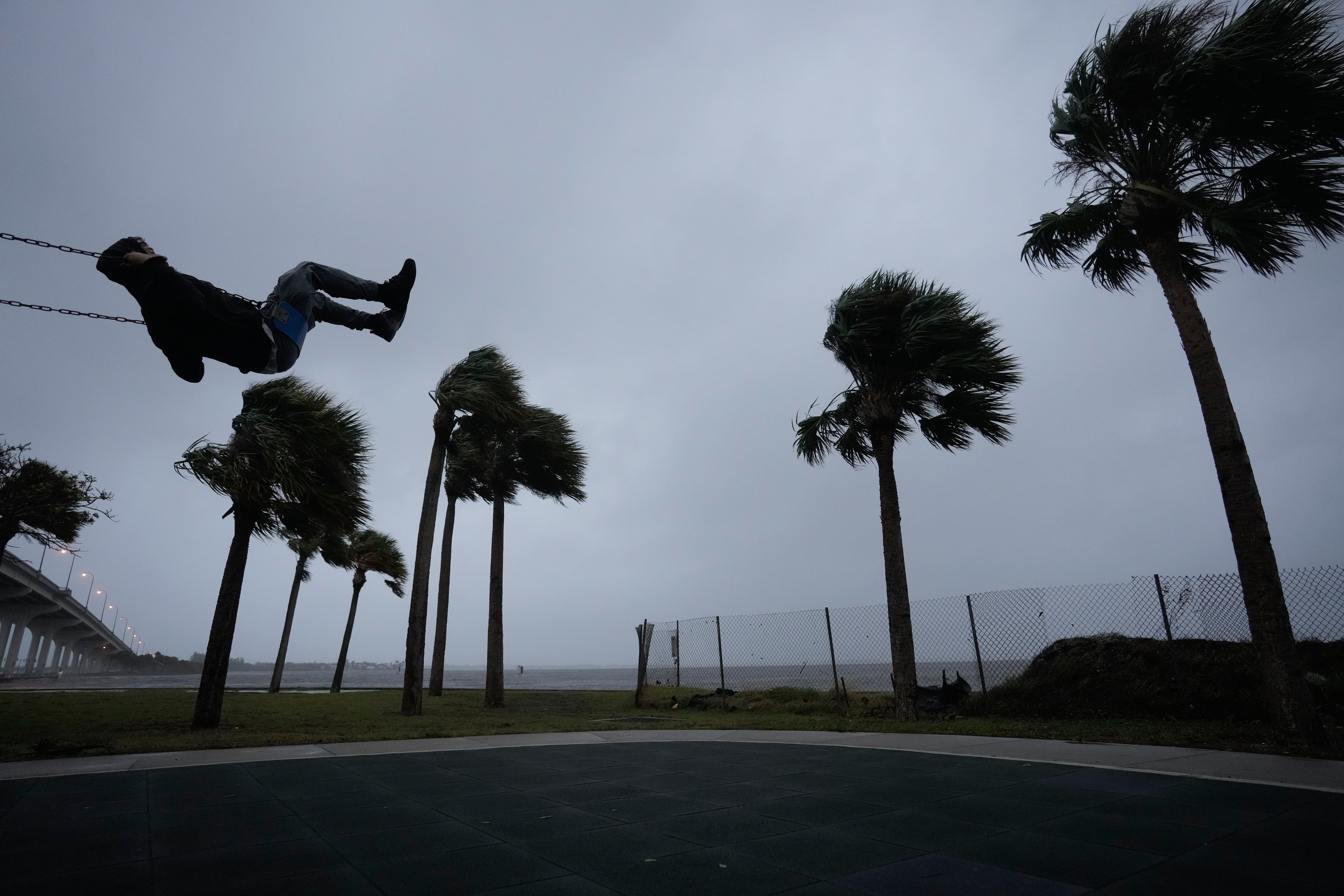 Los pronósticos de la NOAA y el Weather Prediction Center advierten lluvias persistentes y tormentas severas desde Dallas hasta el sur de Virginia durante la semana. (AP Photo/Rebecca Blackwell)