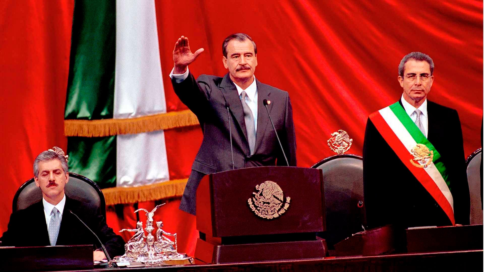 Morena mencionó 2006 y 2012 para acusar acuerdos entre PRI y PAN, incluyendo el supuesto fraude contra Andrés Manuel López Obrador y el Pacto por México.
Credito:cuartoscuro