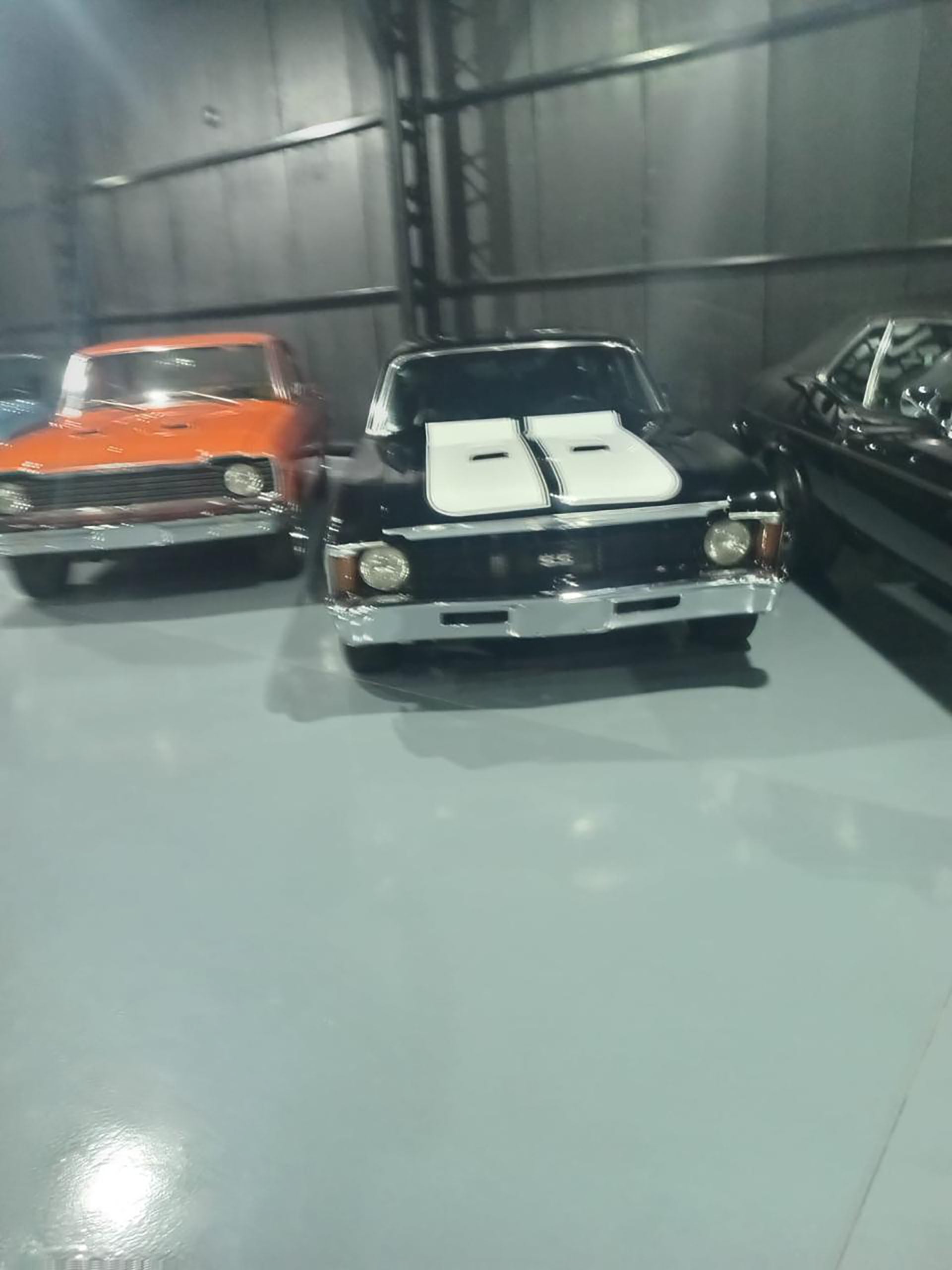 Una Chevy coupé SS y un Chevrolet 400 SS