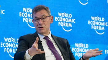 El CEO de Pfizer anunció