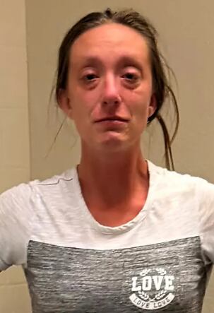 La conductora sospechosa fue localizada y arrestada por la policía local tras intentar desviar la investigación con declaraciones contradictorias (Polk County Sheriff