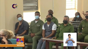 El artista de performance Luis