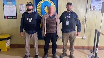 Estuvo 11 años prófugo en Chile y fue extraditado a Esquel donde enfrentará cargos por abuso sexual y corrupción de menores