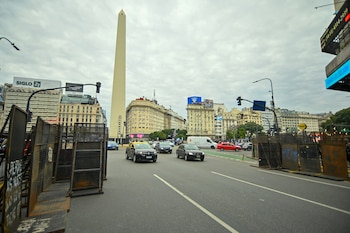Las calles de Buenos Aires durante el partido de Argentina Inglaterra en el Mundial 2026 - Obelisco