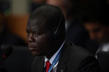 Ronald Lamola exigió que el