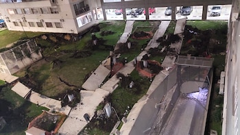 Se derrumbó el estacionamiento de