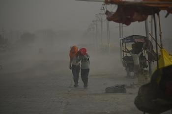 Fuertes tormentas en el norte de India dejaron al menos 117 muertos y 79 heridos (Europa Press)