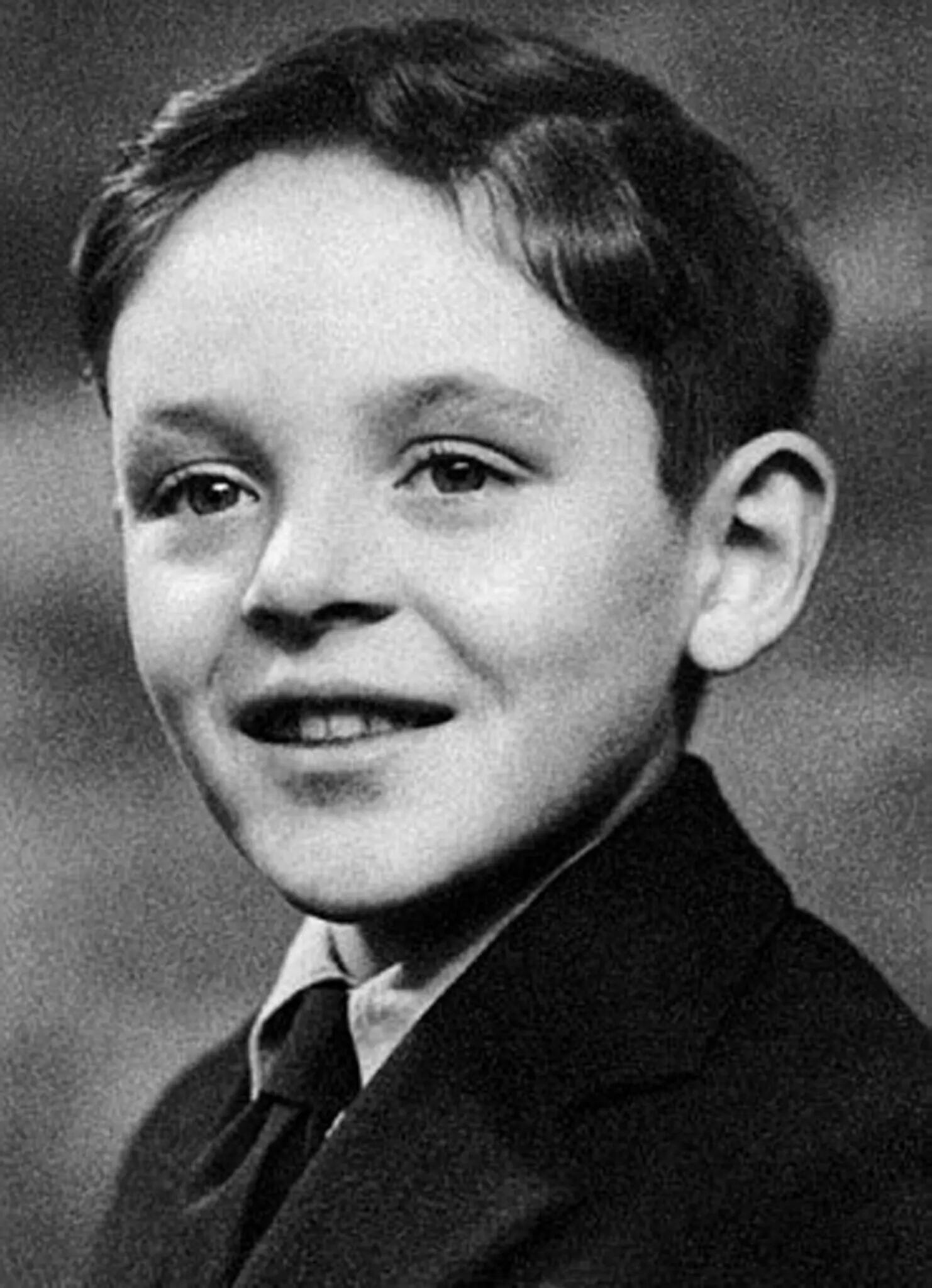 Anthony Hopkins describe cómo la actuación y el arte le permitieron superar la soledad y los abusos sufridos en su infancia.