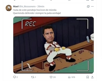 Imagen de un meme que muestra el rostro del entrenador Miguel Herrera sobre un personaje animado sentado en una banca, con un recuadro de grabación "REC"