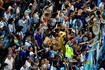 Rodrigo con la careta de