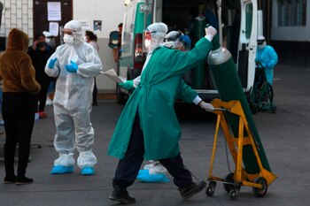 Pacientes son atendidos en las