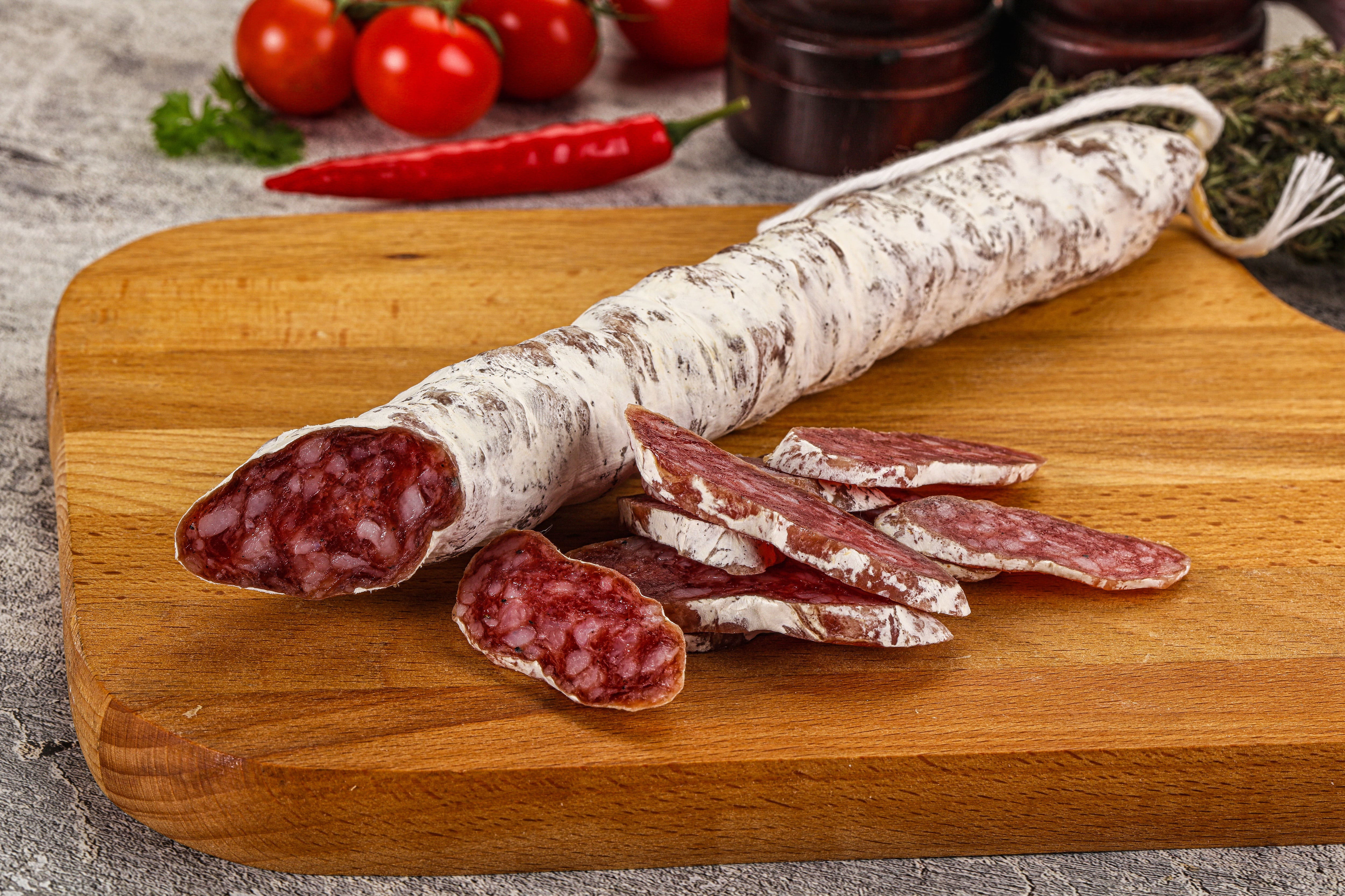 Alerta alimentaria en Andalucía por listeria en un fuet ibérico: qué hacer si tienes un lote contaminado, según las autoridades
