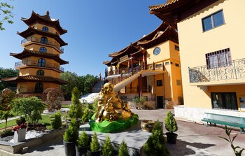 Pagoda Khanh-Anh, en Francia (Adobe