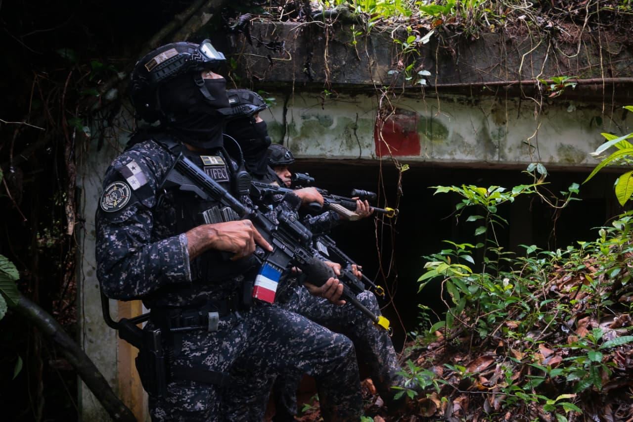 El despliegue naval se suma a la llegada de fuerzas especiales y contingentes terrestres procedentes de distintas naciones. Cortesía Ministerio de Seguridad