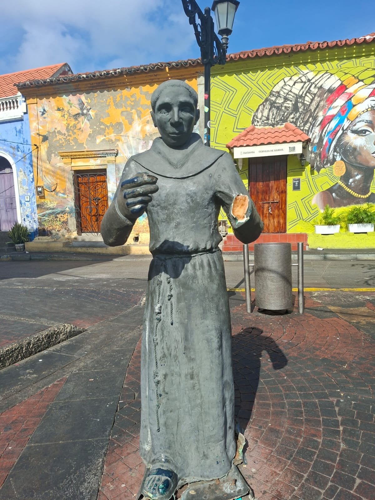 El alcalde compartió los daños de la escultura de una de las figuras relevantes de la independencia de Colombia - crédito @dumek_turbay / X