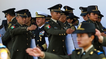Militares retirados pueden abrir empresas para recibir ingresos además de su pensión: “No es ilegal”, señala Sheinbaum