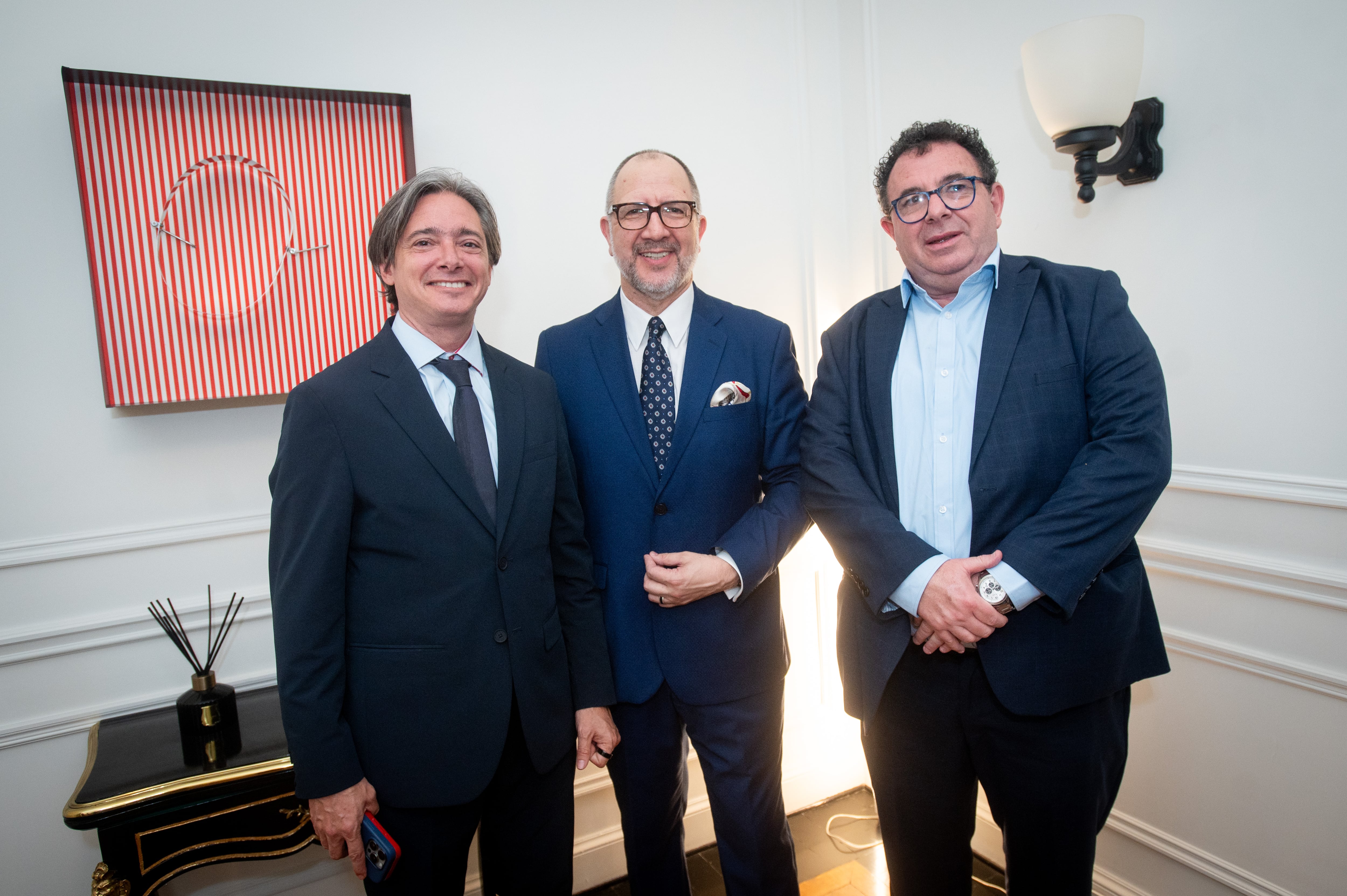 Cristian Asinelli, vicepresidente de CAF - Banco de las Américas; y Ernesto Tulbovitz, ministro consejero de la embajada del Uruguay