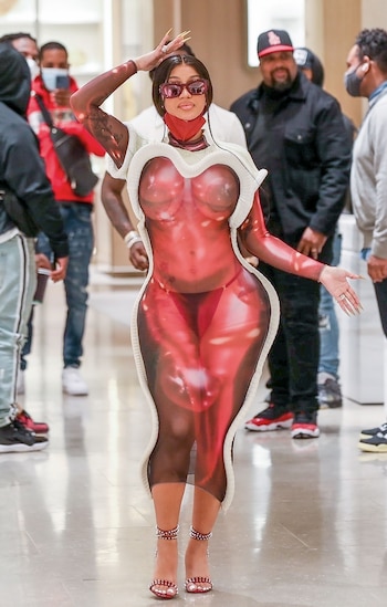 Celebrities-en-un-clic-28012021-Cardi-B