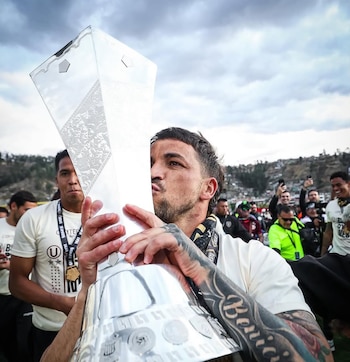 Gabriel Costa terminó su etapa con Universitario conquistando el tricampeonato.
