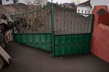 las palmas, españa, bajo las cenizas