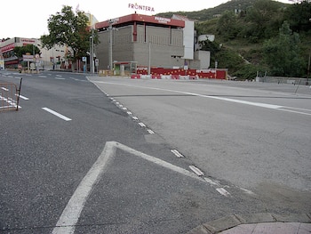 Línea de frontera entre España