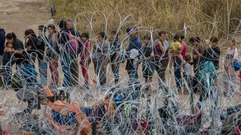 La ley SB 4 permite a policías estatales detener migrantes cruzando desde México. (REUTERS/Adrees Latif)