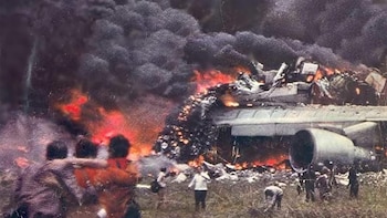 587 muertos en el peor desastre de la historia de la aviación comercial: el atentado previo y un explosivo cóctel de fallas humanas