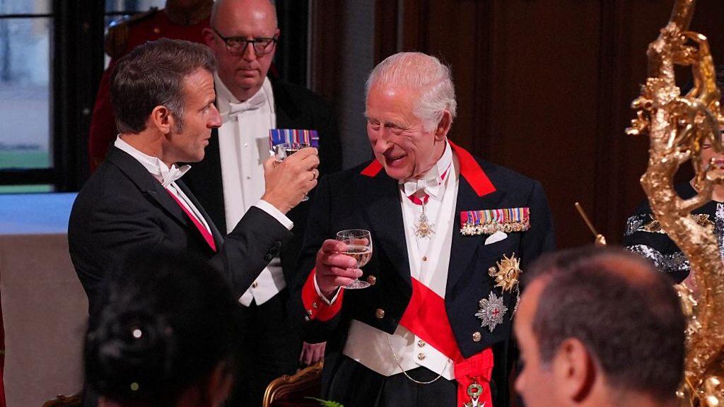 Emmanuel Macron y Carlos III en el Castillo de Windsor (BBC).